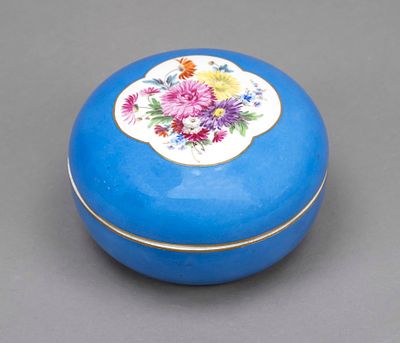 Round lidded box, Meissen, 20th century, second-grade, smooth form, predominantly blue 