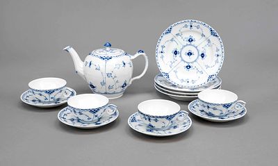 Four three-piece tea sets and teapot, 13-piece set, Royal Copenhagen, 20th century, Muselmalet 