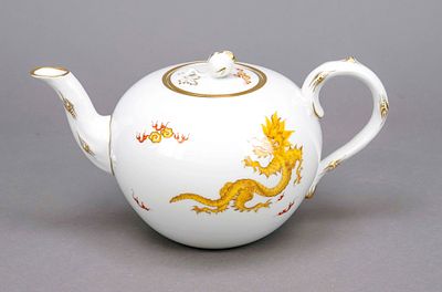 Teapot, Meissen, 20th century, 3rd choice, "Neuer Ausschnitt" form, "Yellow Ming Dragon" 