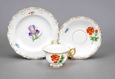 Three-piece coffee set, Meissen, mid-20th century, second-grade, with scalloped relief rim and 