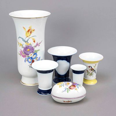 Five vases and a box, Meissen, 20th century, first-grade and staff issue, various shapes and 