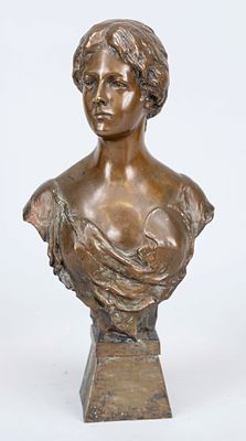 Unknown sculptor, circa 1900, bust of a woman, brown-patinated bronze, unsigned, worn, H. 31 cm