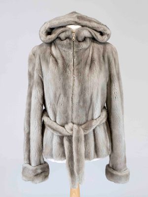 Short mink jacket with hood, silver-gray mink, zipper, straight cut, side pockets, wide-cut 