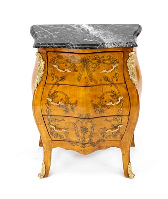 Decorative French chest of drawers, 20th-century period piece, curved and rounded body with 