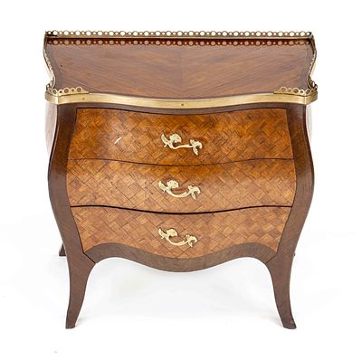 French chest of drawers, 20th century, walnut with square marquetry on all sides, domed body 