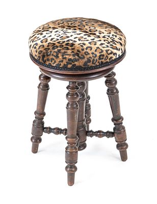 Piano stool, circa 1880, walnut, period-style turned woodwork, height-adjustable, H. 53 cm, D. 35 cm