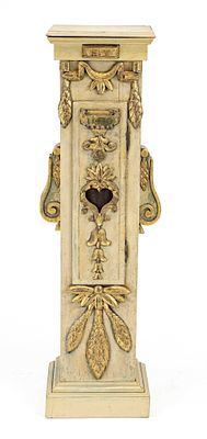 Console palm pedestal, 19th century, wood with carved appliqu&eacute;s, set in a frame and gilded 