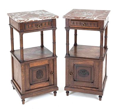 Pair of nightstands/side tables, circa 1910, oak, body with door and drawer, reddish-brown 