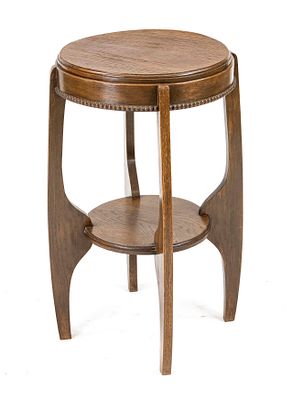 Side table, 1930s, oak. 2 round shelves on gracefully curved legs, slightly scuffed, H. 70 cm