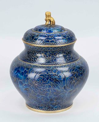 Cloisonn&eacute; lidded jar, China, 20th century, all-around decoration with peonies in cobalt blue 
