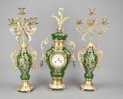 3-piece vase pendulum clock, green porcelain, 2nd half of the 19th century, polychromatic 