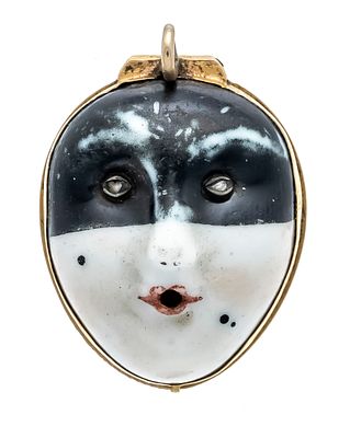 Medallion pendant GG 700/000, opens, in the shape of a black-and-white Venetian mask, with a 