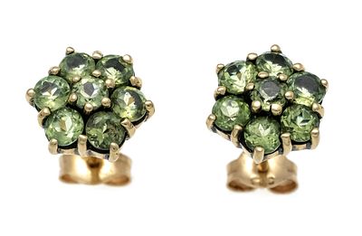 Peridot flower clip-on earrings GG 585/000 with 14 round-faceted peridots 2.7 mm, D. 9 mm, 2.6 g