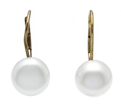 Pearl earrings in 333/000 yellow gold with button-shaped cultured pearls, D. 10 mm, L. 17 mm 