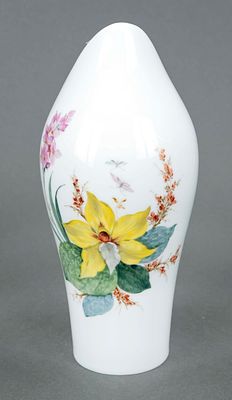 Fish-mouth vase, Meissen, 21st century, first-grade, design by Zhuoyu Hou 2016, model no. 50259 