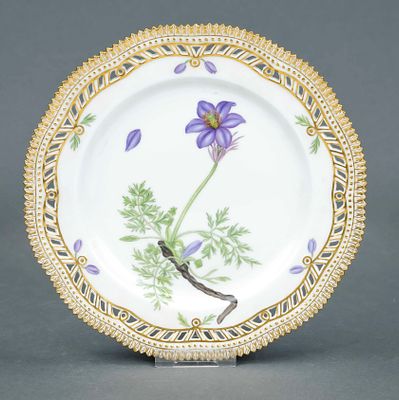 Plate, Royal Copenhagen, Denmark, 2nd half of the 20th century, from the Flora Danica service 