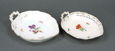 2 leaf bowls, KPM Berlin, Kurland form, 1 bowl mark 1962 to -92, 1st quality, red imperial orb 