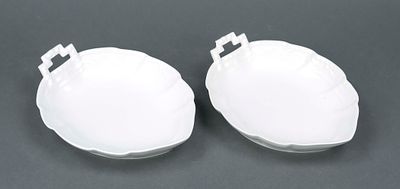 2 leaf bowls, KPM Berlin, Kurland form, mark 1962–92, 1st quality, white, 1 bowl chipped, L 24 cm