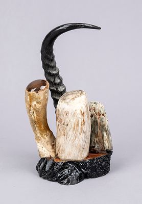 Table decoration, 20th century or approx. 200 million years old. Base plate of lacquered wood 