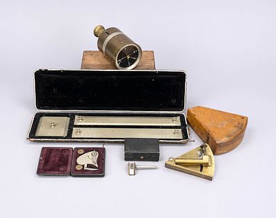5 measuring instruments, 19th century, brass, etc. 1 x pantometer with compass (glass with 
