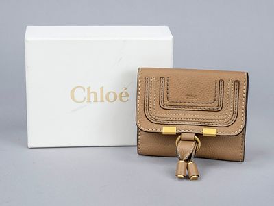 Chlo&eacute;, Marcie Small Leather Wallet, latte-colored coarse-grained leather, gold-tone hardware 