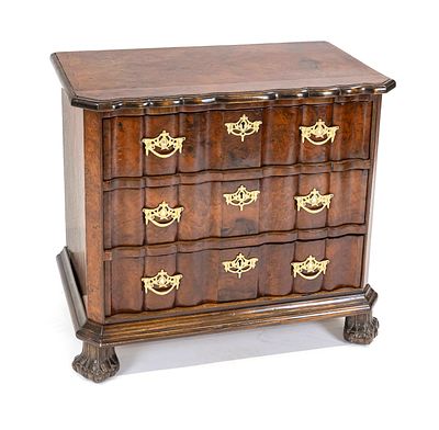 Small Baroque-style chest of drawers, Holland, 20th century, burl walnut with brass appliqu&eacute;s 