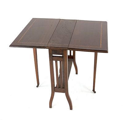 English folding table, circa 1900, mahogany, on casters, 71 x 68 x 22 / 84 cm., The furniture 