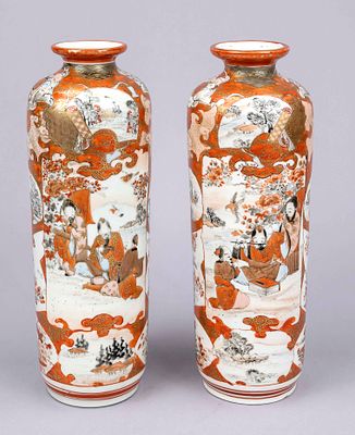 Pair of Kutani vases, Japan, ca. 1900 (Meiji period). All-around decoration in iron red 