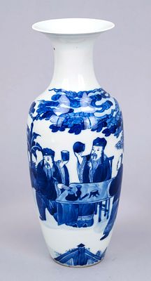Blue-and-white vase, China, late 19th century (Qing). Under the base, a hand-painted 