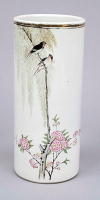 Cylindrical vase, hat stand, China, Republic period. Decorated with a pair of birds on a branch 