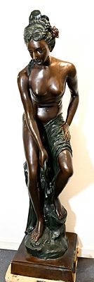 Christophe Gabriel Allegrain (1710–1795), after, V&eacute;nus au bain, life-size bronze with two-tone 