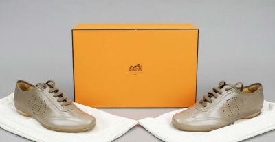 Hermes, sporty lace-up shoe, taupe leather with logo perforation on the side and other 