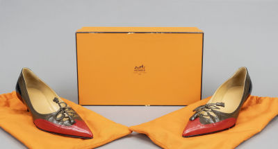 Hermes, pumps, brown, black and magenta shiny leather and other materials, lace-up detail with 