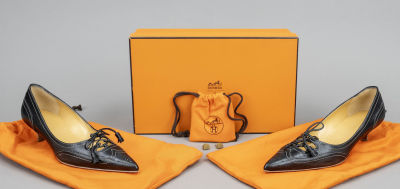 Hermes, pumps, black fine-grained leather with white contrasting decorative stitching and other 