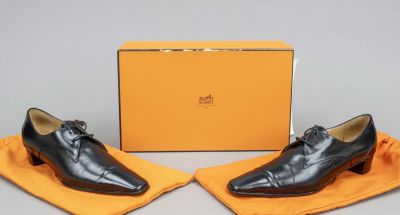 Hermes, elegant lace-up shoe, shiny black leather and other materials, narrow toe cap, heel 