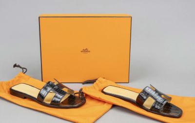 Hermes, mules, mocha brown crocodile leather and other materials, rounded toe, flat heel, size 