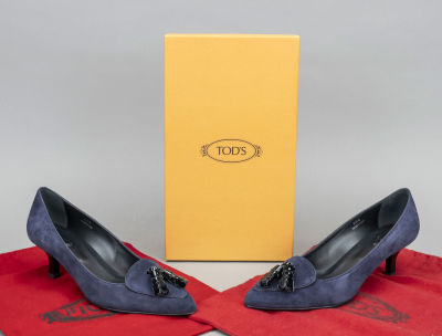 Tod's, classic pumps, plum-colored suede with black patent leather details and other materials 