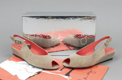 Pas de Rouge, peep toe wedge sandals, sand-colored suede and other materials, open toe, pink 