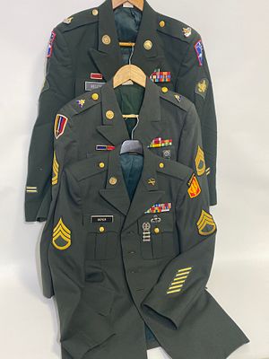 USA: 3x US Army Service Uniform Jackets "Class A Greens" (Cold War / Modern). 3x US Army "Class 