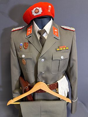 NVA Major Paratrooper Uniform Ensemble Size 52. Complete service uniform of a Major of the 