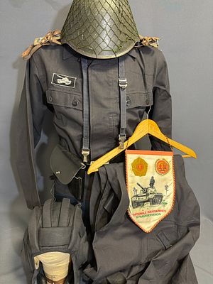 Uniform Ensemble of a Staff Sergeant of the Tank Troops (NVA). Authentic complete set of the 