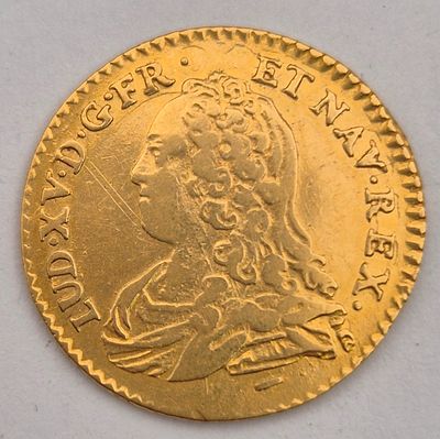 צרפת מטבע זהב ½ Louis d'Or משנת 1726 עמלה 10%
Louis XV. משקל 4.02 גרם 
זהב 0.917 
עמלה 10%