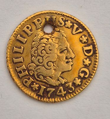מטבע זהב ספרד משנת 1743 1/2 אסקודו
זהב 0.917. משקל 1.77 
עמלה 10%