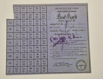 גטו לודז' – כרטיס מצרכים(לחם) החתום על ידי מרדכי חיים רומקובסקי, (חתימה מודפסת)ראש היודנראט 