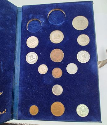 מארז מיוחד למטבעות ישראל, יש 14 יחידות לא כולל 250 ו 500 פרוטה. החברה הישראלית למטבעות ומדליות