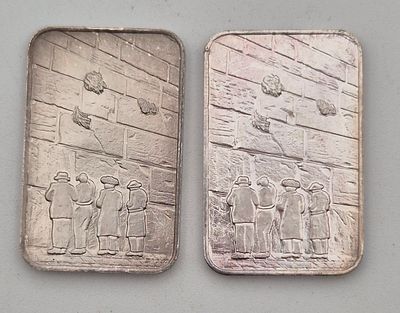 משקל 19.5 גרם כל אחד(39 גרם ביחד) 
כסף 0.925