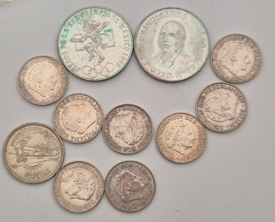 לוט מטבעות כסף . משקל 107 גרם 
כסף 0.720