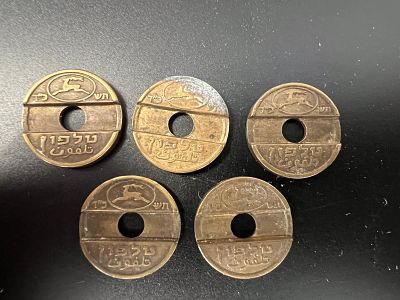 5 אסימונים עשויים מנחושת