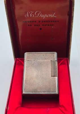 מצית של חברה צרפתית S.T. Dupont באריזה מקורית. תקינות לא נבדק