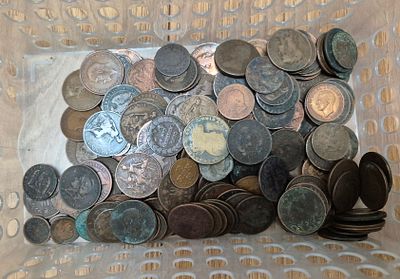 לוט גדול של מטבעות ישנים מכל עולם
מצבים שונים. 240 מטבעות